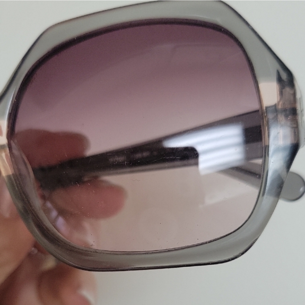 Tory Burch Gray Sunglasses No Callouts - Picture 11 of 12